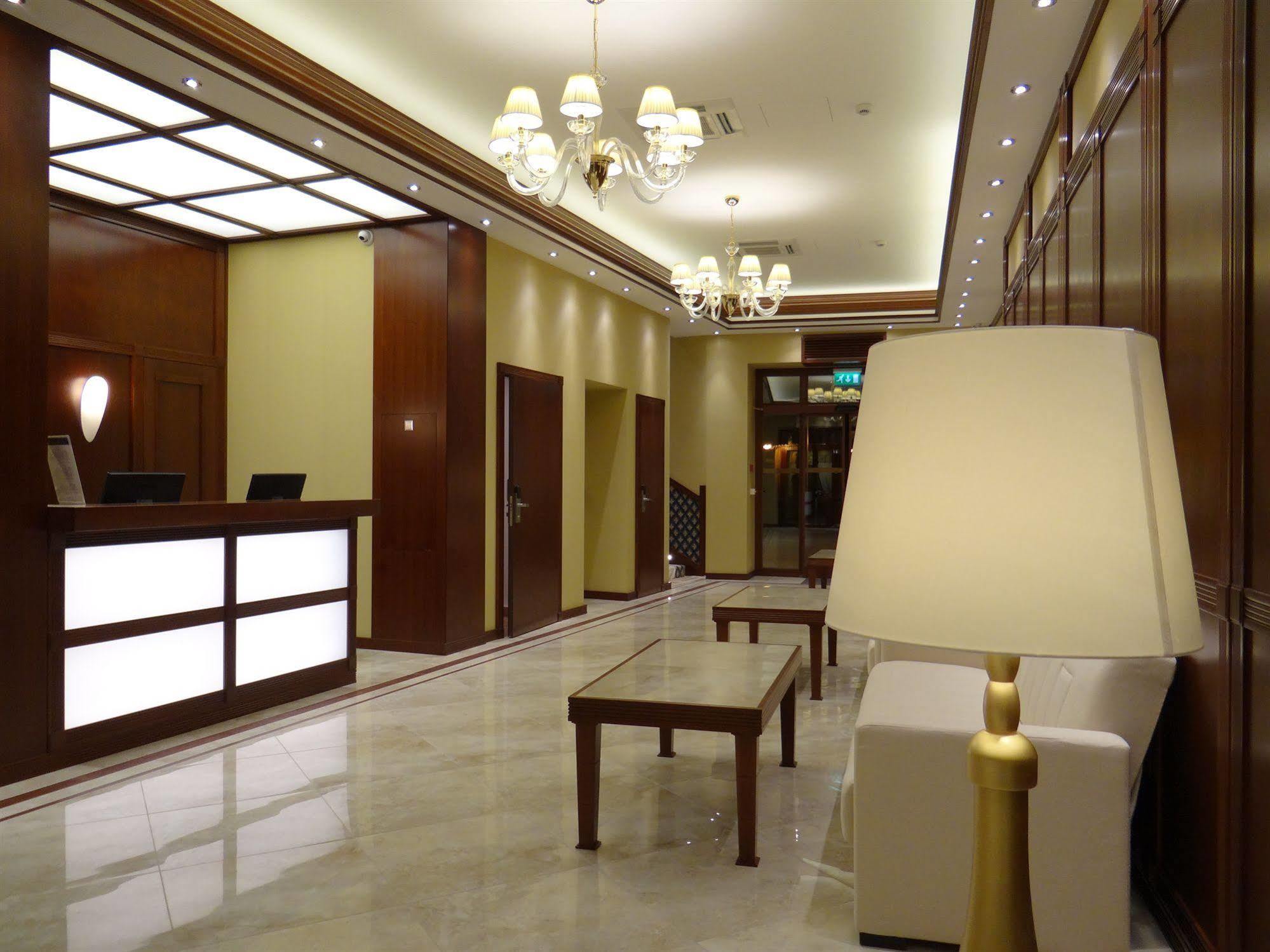 דברצן Centrum Hotel מראה חיצוני תמונה